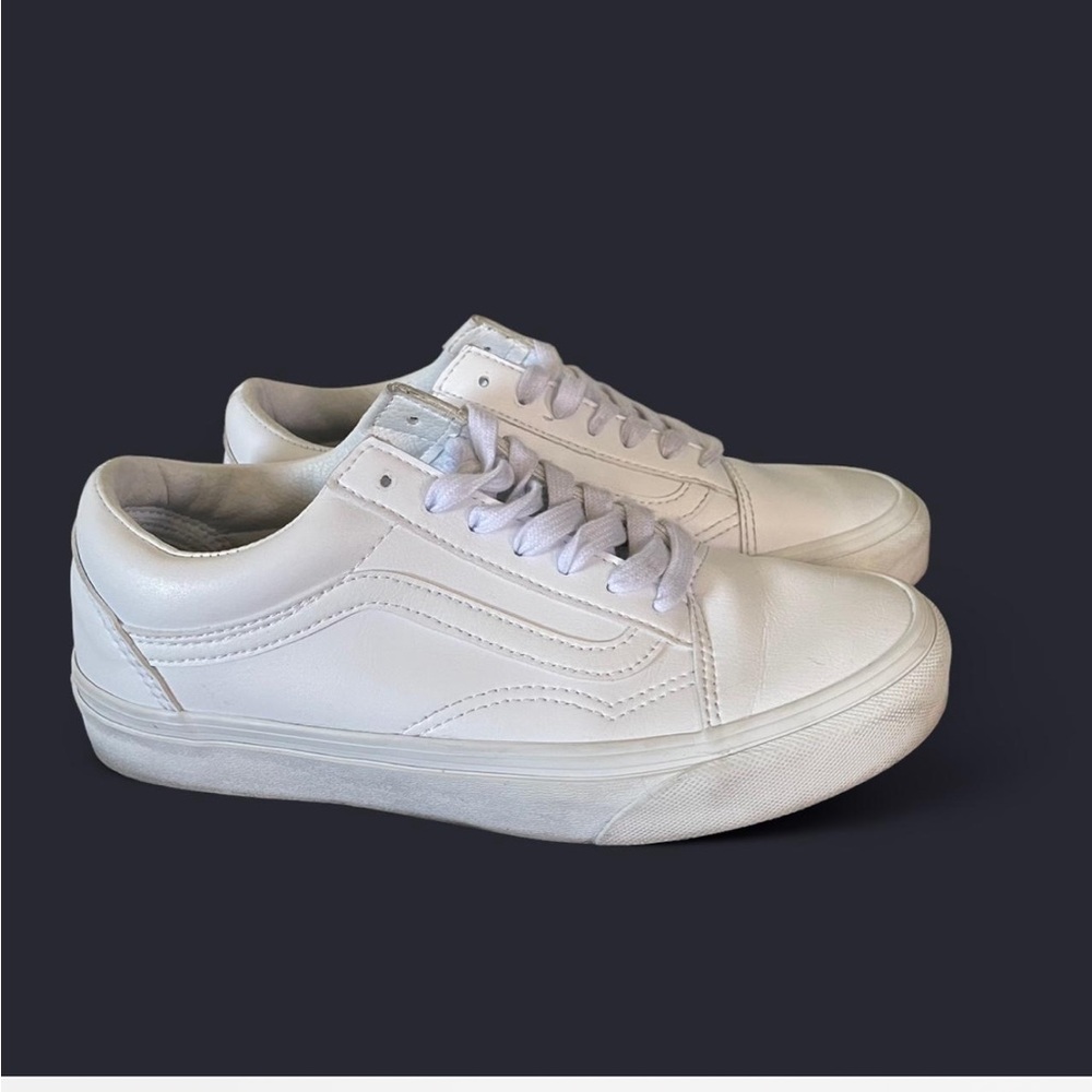 White Vans Old Skool Sneakers